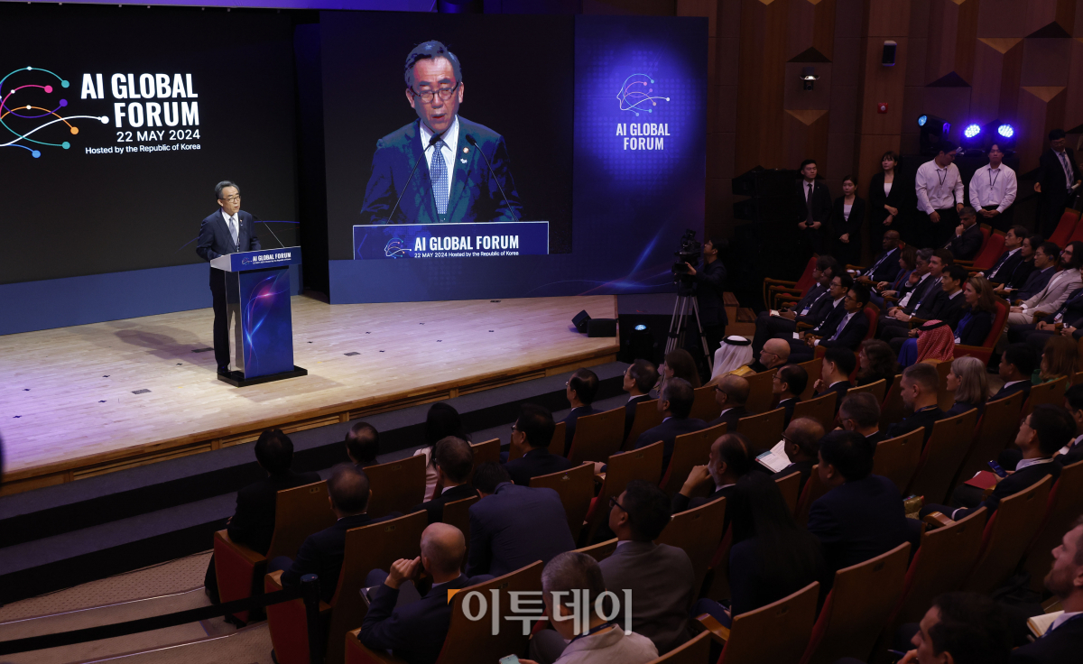 ▲조태열 외교부 장관이 22일 서울 성북구 한국과학기술연구원(KIST)에서 열린 AI 글로벌 포럼 개회식에서 개회사를 하고 있다. 조현호 기자 hyunho@