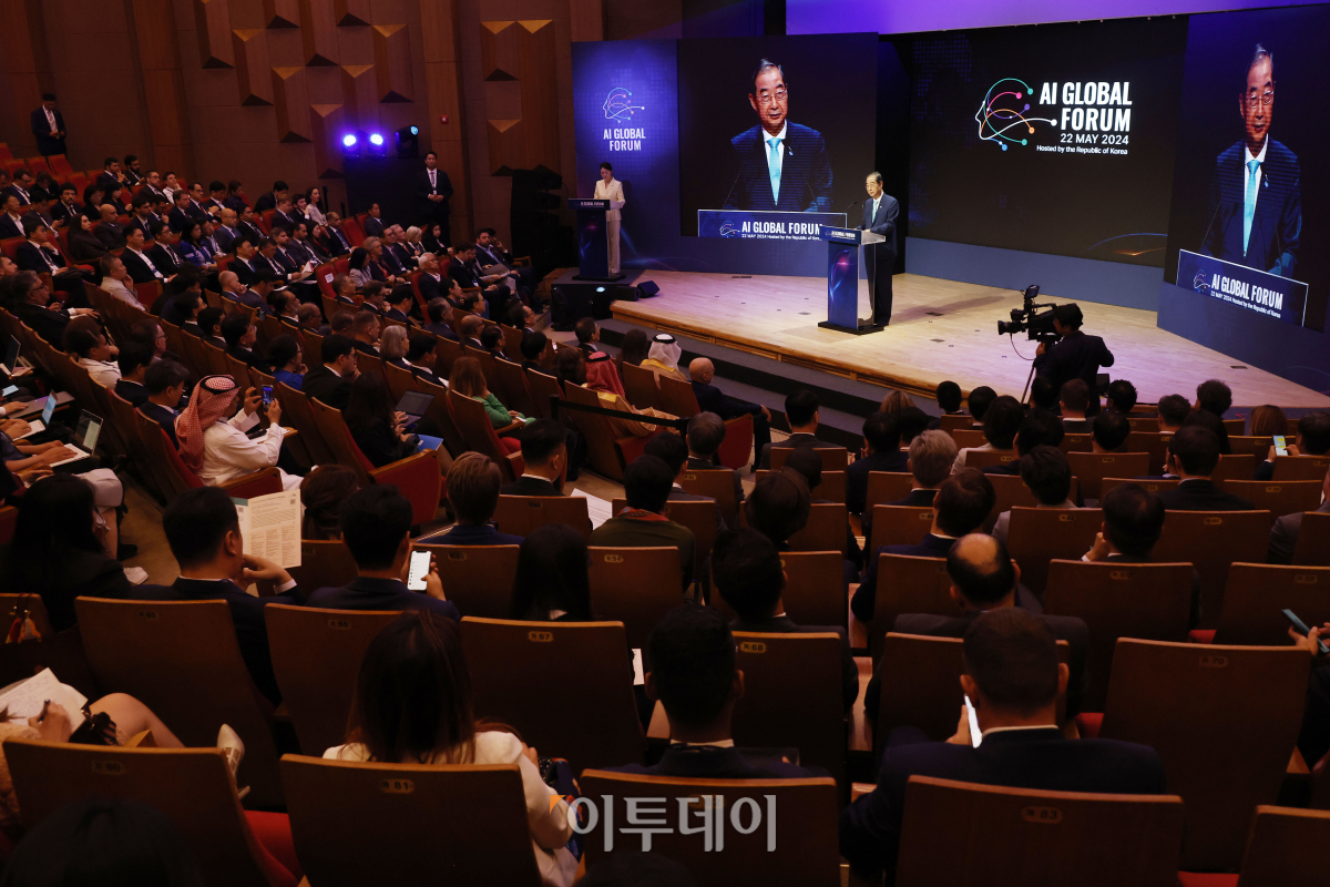 ▲한덕수 국무총리가 22일 서울 성북구 한국과학기술연구원(KIST)에서 열린 AI 글로벌 포럼 개회식에서 축사를 하고 있다. 조현호 기자 hyunho@