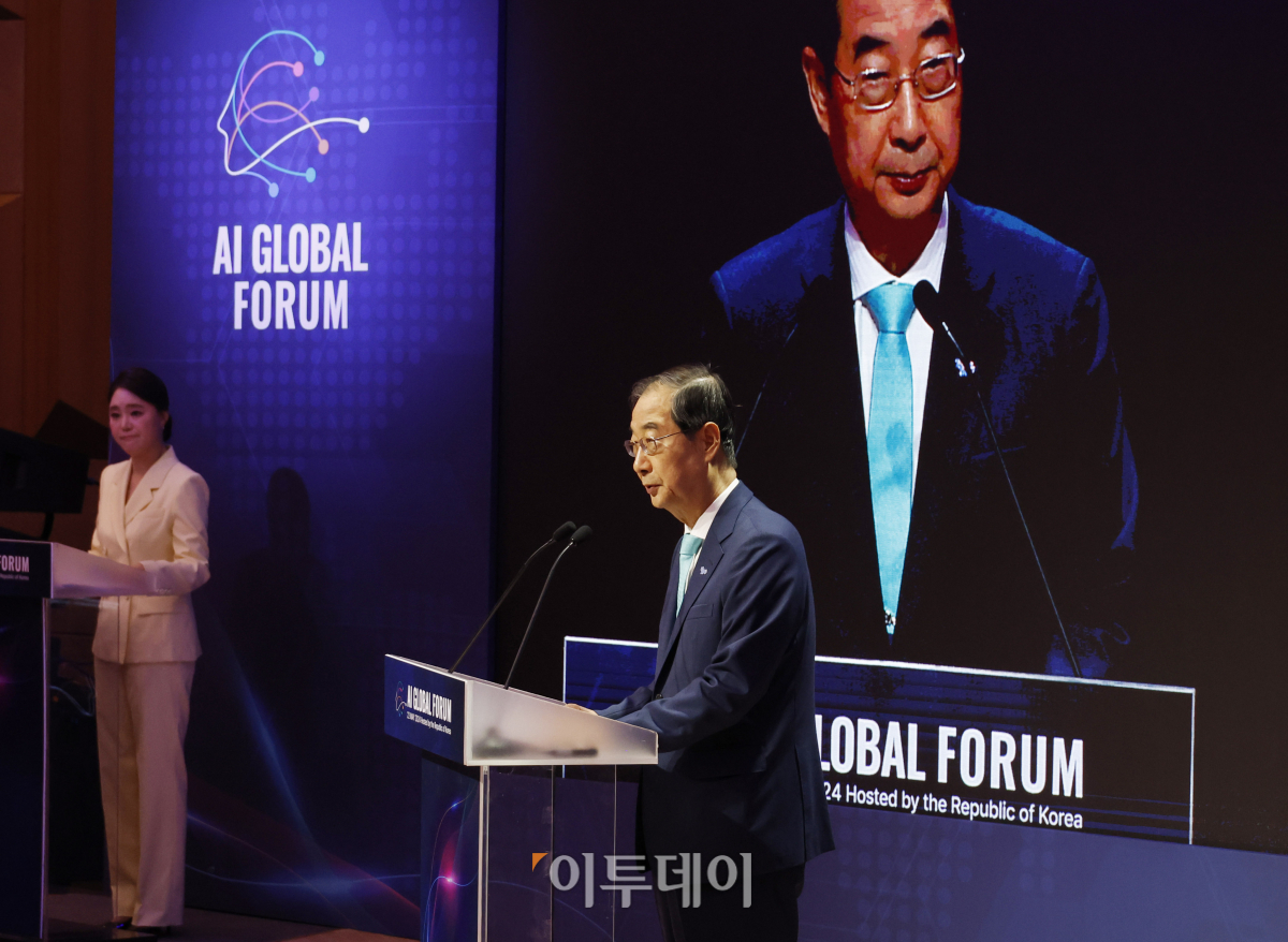 ▲한덕수 국무총리가 22일 서울 성북구 한국과학기술연구원(KIST)에서 열린 AI 글로벌 포럼 개회식에서 축사를 하고 있다. 조현호 기자 hyunho@