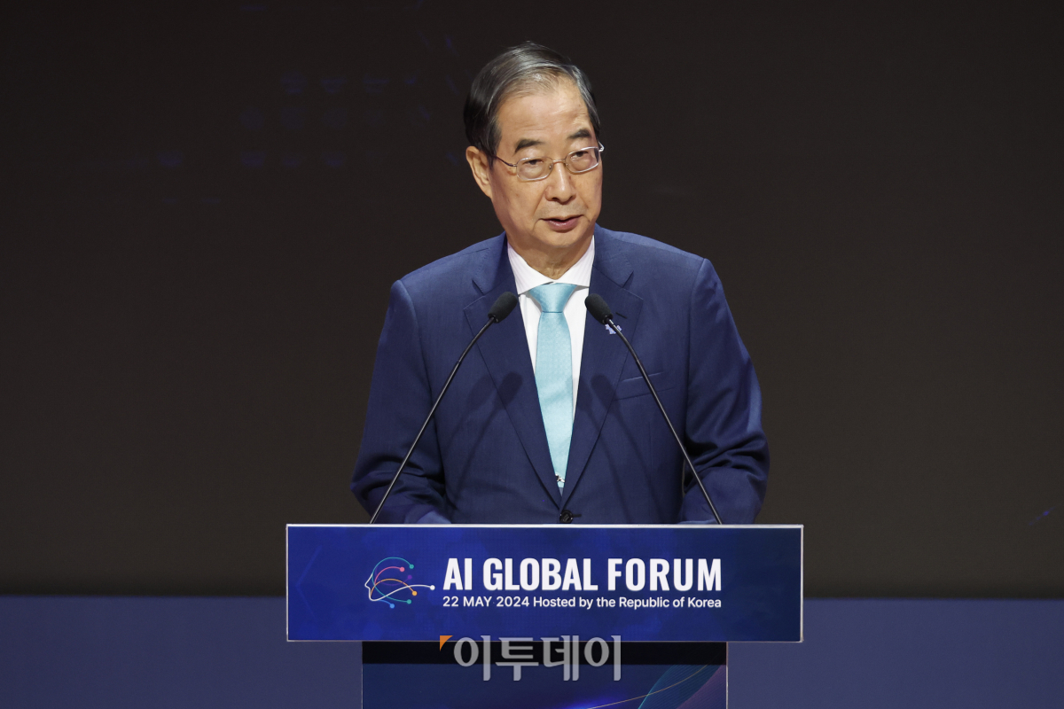 ▲한덕수 국무총리가 22일 서울 성북구 한국과학기술연구원(KIST)에서 열린 AI 글로벌 포럼 개회식에서 축사를 하고 있다. 조현호 기자 hyunho@