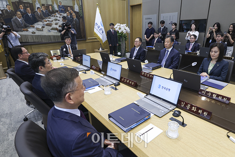 ▲이창용 한국은행 총재가 23일 서울 중구 한국은행 본부에서 열린 금융통화위원회를 주재하고 있다. 사진공동취재단