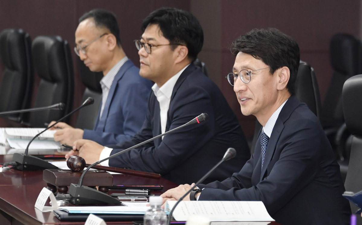 ▲김윤상 기획재정부 차관이 5월 24일 오후 서울 종로구 한국무역보험공사에서 열린 '2024년 제3차 부담금운용심의위원회'를 주재, 모두발언을 하고 있다. (기획재정부)