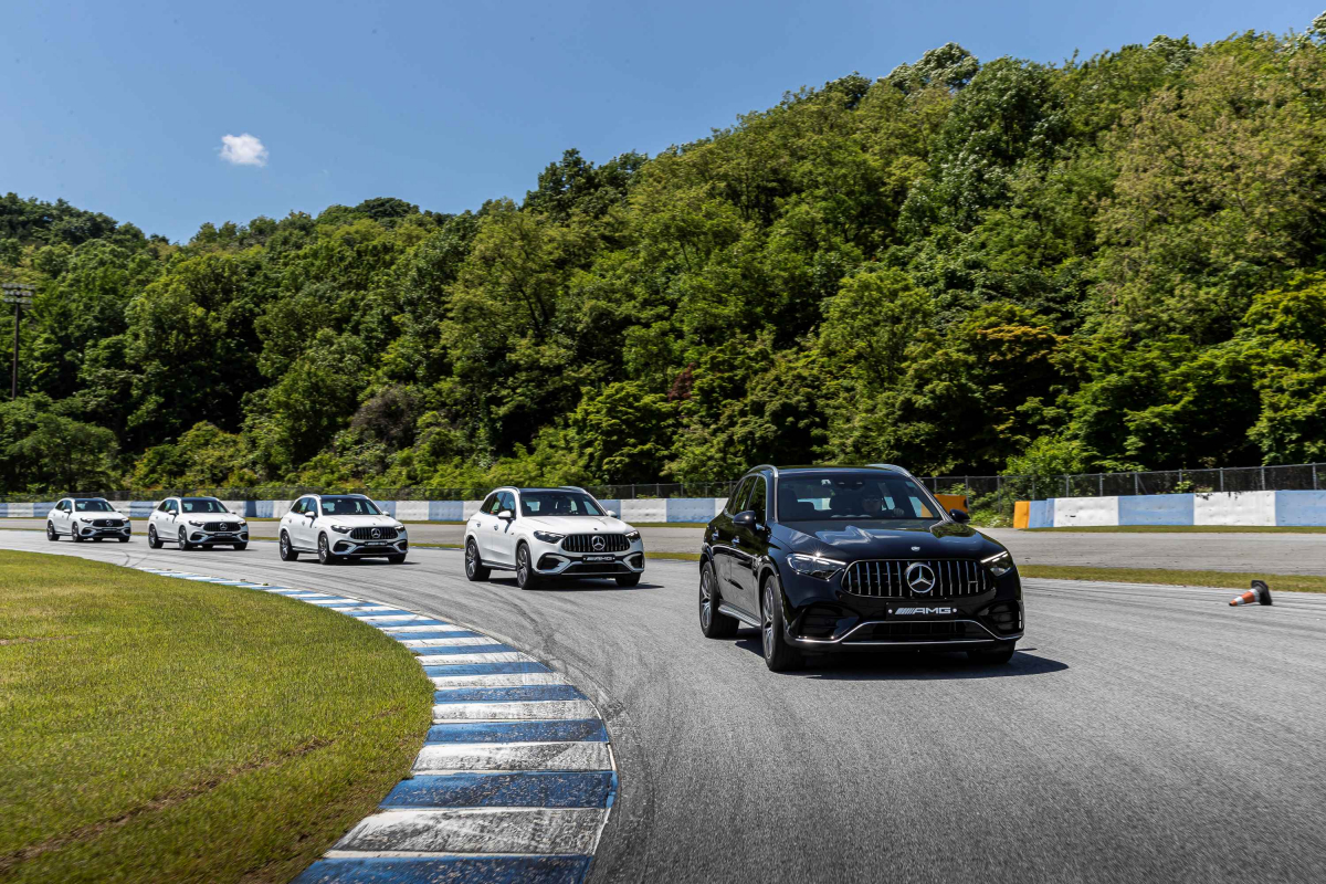 ▲AMG GLC 43 4MATIC 모델이 스피드웨이 트랙을 주행하는 모습. (사진제공=메르세데스-벤츠 코리아)