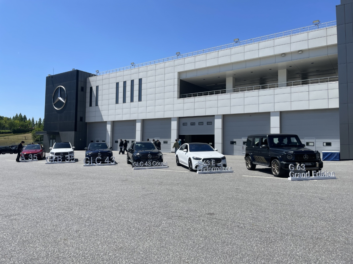 ▲AMG 익스피리언스 센터 앞에 전시된 벤츠 AMG 모델들. (이민재 기자 2mj@)