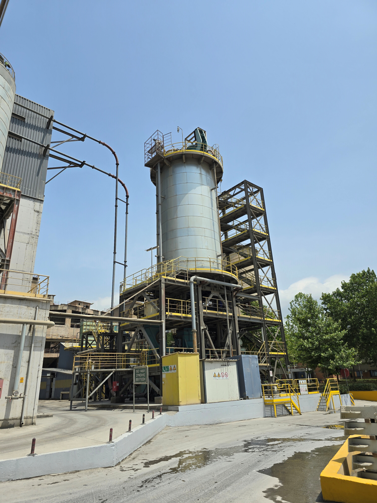 ▲에프카르피아 시멘트 공장 내부에 있는 대체연료 저장 탱크. 테살로니키(그리스)=정수천 기자 int1000@