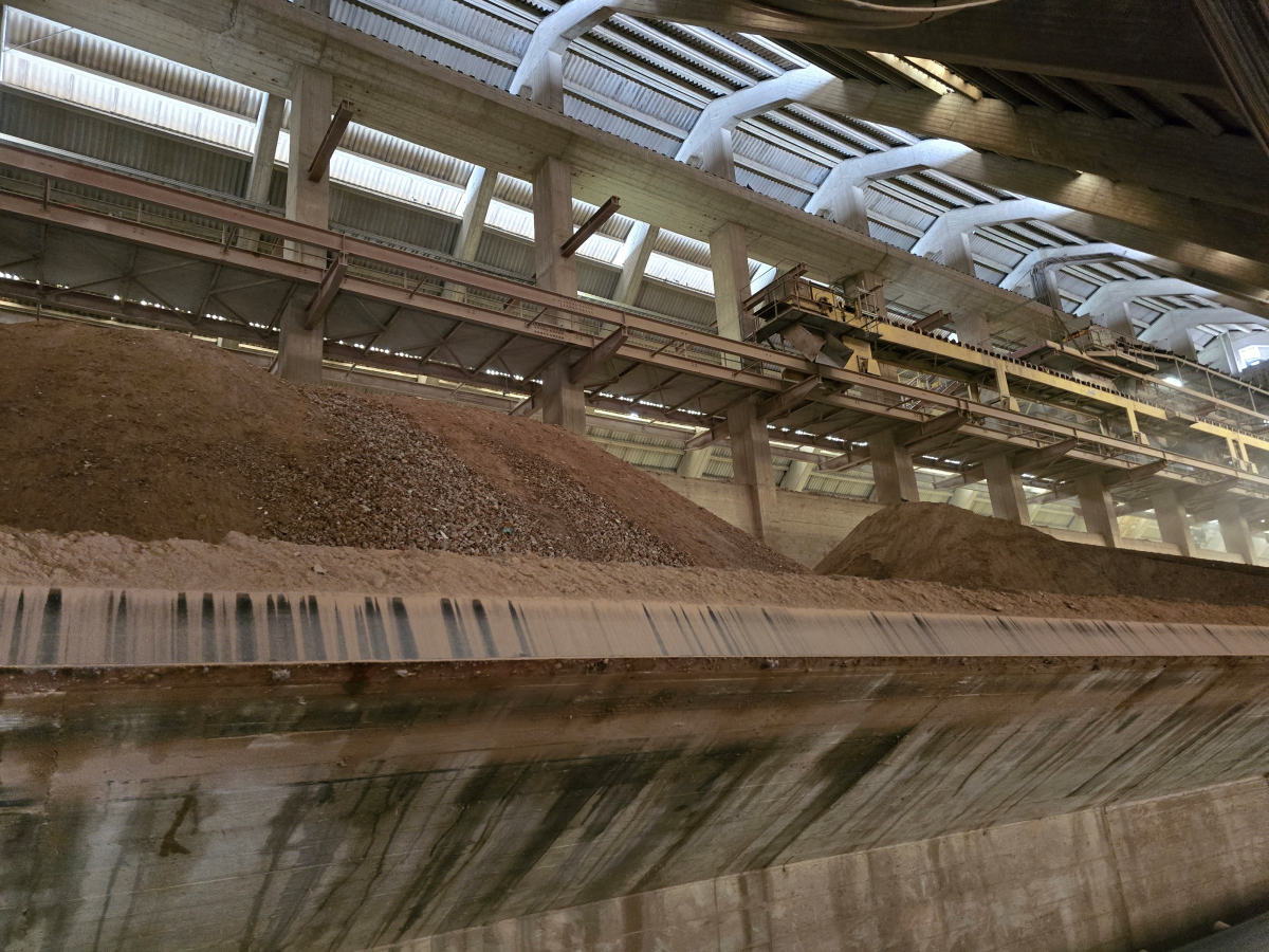 ▲건축 폐자재들이 대체원료로 사용하기 위한 공정을 거치고 있다. 빈(오스트리아)=정수천 기자 int1000@