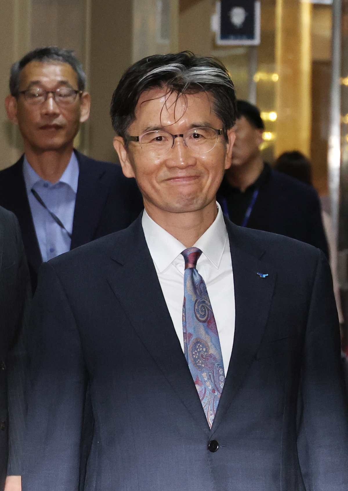 ▲오동운 신임 고위공직자범죄수사처장(가운데)이 28일 오전 국회에서 김진표 국회의장을 예방하기 위해 이동하고 있다. (연합뉴스)