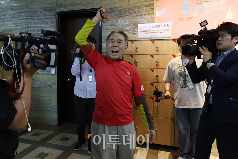 ▲28일 서울 여의도 국회에서 열린 본회의에서 해병대예비역연대 회원이 재의결 안건으로 상정된 '해병대 채상병 사망사건 수사외압 의혹 특별검사법'이 부결되자 소리치고 있다. 고이란 기자 photoeran@