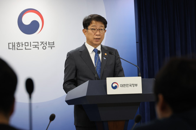 ▲박상우 국토교통부 장관이 28일 서울 종로구 정부서울청사에서 전세사기피해자법 개정안 본회의 가결과 관련한 정부 입장을 브리핑하고 있다.  (연합뉴스)