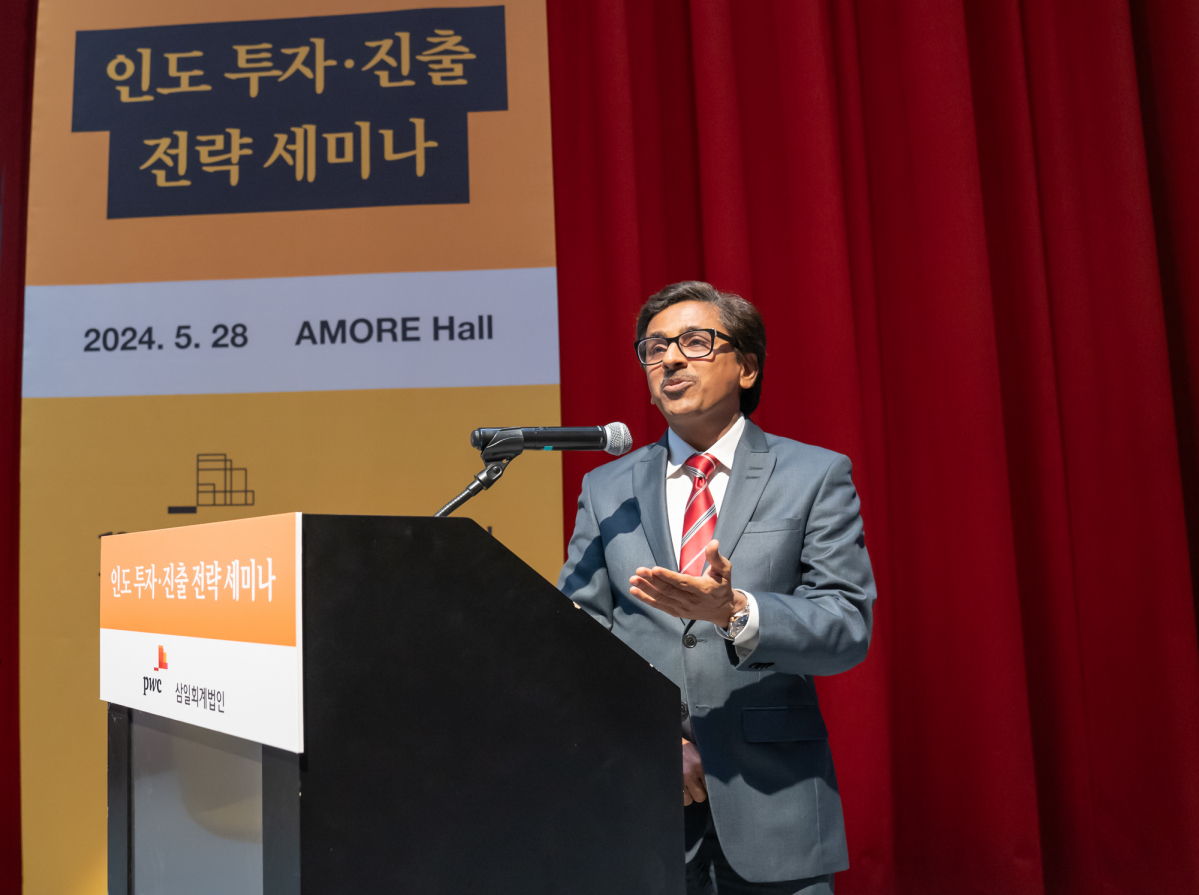 ▲지난 28일 서울 용산구에서 ‘인도 투자·진출 전략 세미나’ 세미나가 열린 가운데, 산딥 라다 PwC인도 파트너가 발표를 하고 있다. (출처=삼일회계법인)