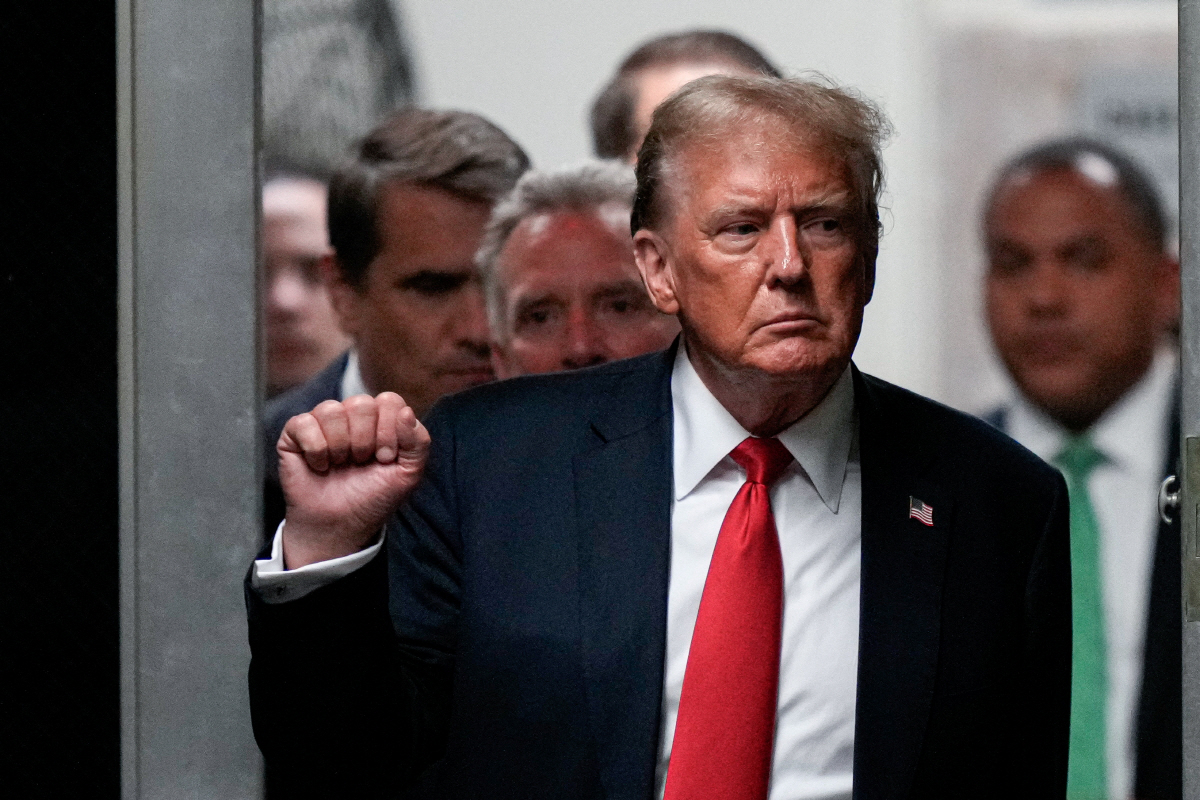 ▲도널드 트럼프 전 미국 대통령이 28일(현지시간) 휴식 후 법정에 다시 들어서고 있다. 뉴욕(미국)/로이터연합뉴스