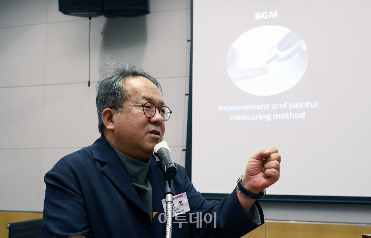 ▲황희 카카오헬스케어 대표가 29일 오후 서울 영등포구 FKI타워 컨퍼런스센터 다이아몬드홀에서 열린 이투데이 ‘K-제약바이오포럼 2024’에서 강연하고 있다. (신태현 기자 holjjak@)