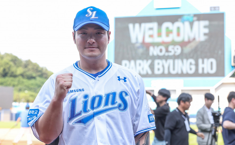 ▲ 삼성라이온즈 박병호가 29일 오후 대구 삼성라이온즈파크에서 인터뷰 후 파이팅 포즈를 취하고 있다.  (연합뉴스)