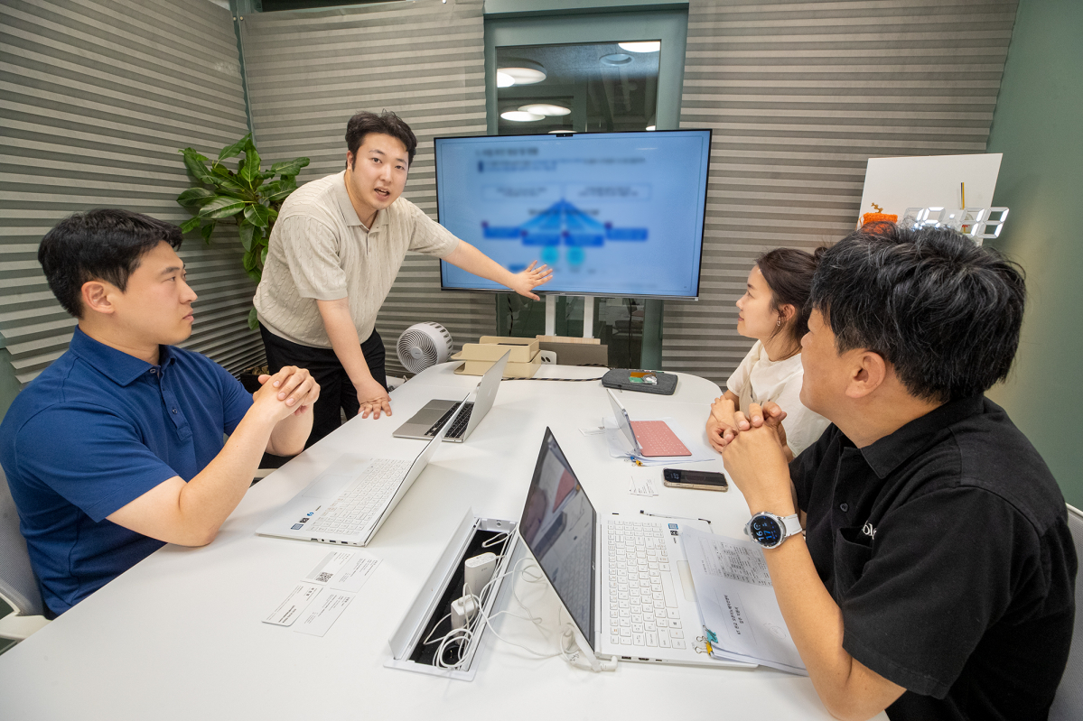 ▲KT는 경기도 성남에 소재한 KT 판교 사옥 내 오픈이노베이션 센터에서 리버스피칭(Reverse Pitching) 방식으로 ‘BM Around’ 행사를 진행했다. (사진제공=KT)