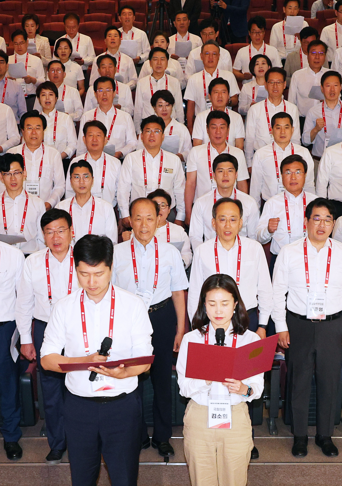 ▲결의문 낭독하는 국민의힘    (천안=연합뉴스) 한종찬 기자 = 국민의힘 황우여 비상대책위원장, 추경호 원내대표를 비롯한 참석자들이 31일 오전 충남 천안 재능교육연수원에서 열린 제22대 국회의원 워크숍에서 결의문을 낭독하고 있다.  (연합뉴스)