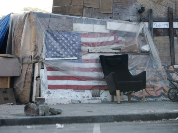 ▲미국 캘리포니아주 오클랜드의 한 노숙자 야영지. 오클랜드(미국)/EPA연합뉴스