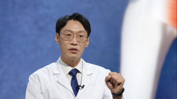 ▲'명의' 어깨 (사진제공=EBS1)