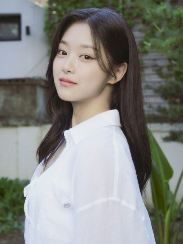 ▲루셈블 현진(사진 = 로맨틱팩토리 제공)