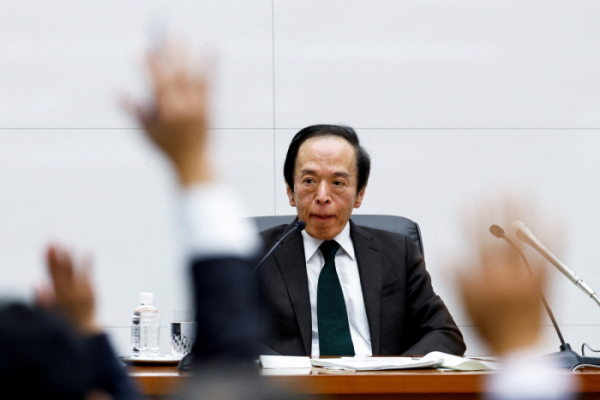 ▲우에다 가즈오 일본은행(BOJ) 총재가 3월 19일(현지시간) 도쿄 일본은행 본부에서 금융정책결정회의 후 열린 기자회견에서 질문을 받고 있다. 도쿄(일본)/로이터연합뉴스
