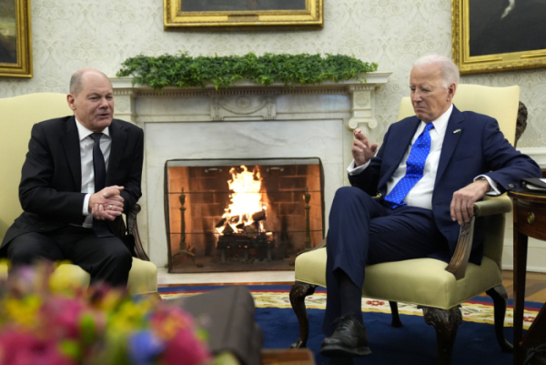 ▲조 바이든(오른쪽) 미국 대통령이 백악관에서 올라프 숄츠 독일 총리를 만나고 있다. 워싱턴D.C./AP뉴시스