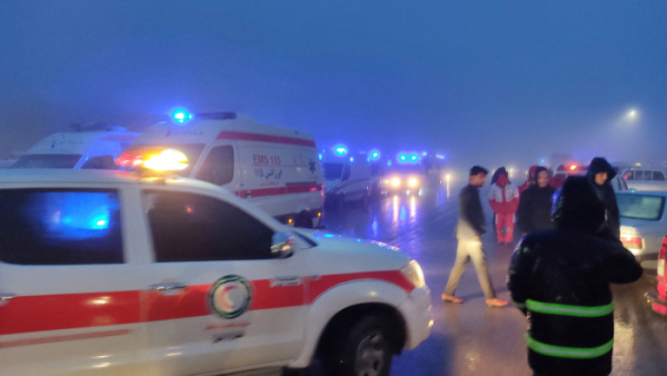 ▲이란 동아제르바이잔주 중부 바르즈건에서 19일(현지시간) 구급차들이 보인다. 바르즈건(이란)/로이터연합뉴스