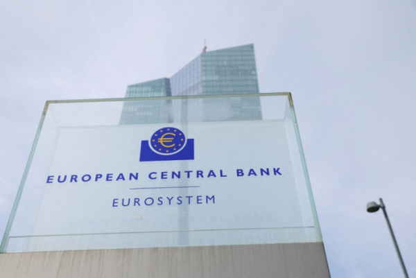 ▲독일 프랑크푸르트에 있는 유럽중앙은행(ECB) 본사 밖에 로고가 보인다. 프랑크푸르트(독일)/로이터연합뉴스