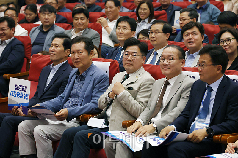 ▲박찬대 더불어민주당 원내대표가 2일 서울 여의도 국회 의원회관 대회의실에서 열린 2024 더민주전국혁신회의 전국대회에 참석하고 있다. 고이란 기자 photoeran@