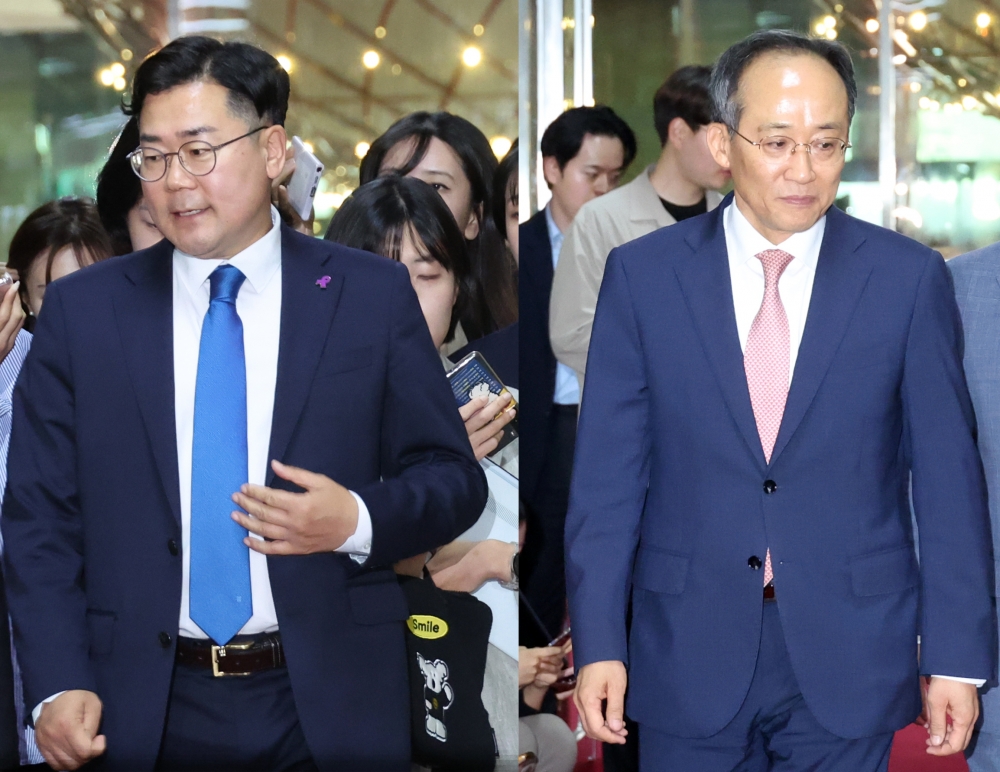 ▲박찬대(왼쪽) 더불어민주당 원내대표와 추경호 국민의힘 원내대표가 27일 서울 여의도 국회에서 김진표 국회의장 주재로 열린 여야 원내대표 회동에 각각 참석하고 있다. 이날 회동에서는 본회의 일정과 연금개혁 문제 등을 논의한다. 고이란 기자 photoeran@ (이투데이DB)