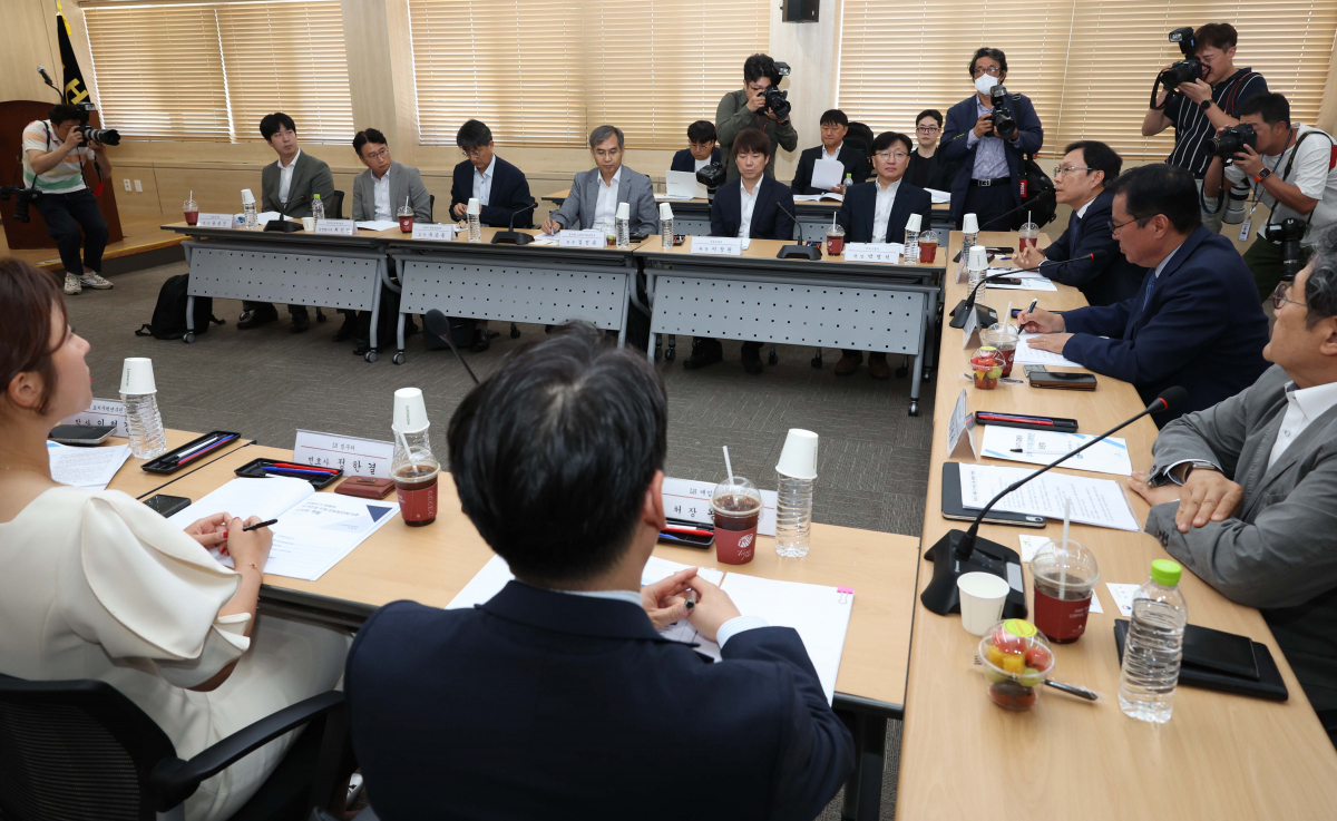 ▲3일 서울 강남구 한국토지주택공사(LH) 서울지역본부에서 열린 전세사기 피해자 주거지원 강화방안 토론회에서 김규철 국토교통부 주택토지실장이 인사말을 하고 있다. 신태현 기자 holjjak@