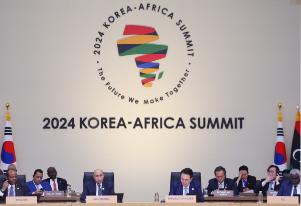 ▲아프리카연합(AU) 의장인 무함마드 울드 가주아니 모리타니아 대통령이 4일 2024 한-아프리카 정상회의장에서 열린 한-아프리카 정상회의 세션1에서 발언하고 있다. 