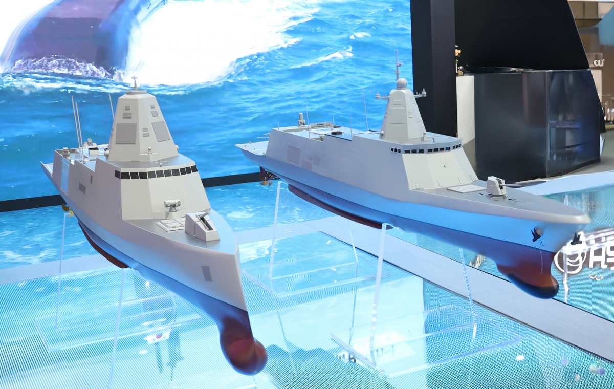 ▲지난해 6월 부산 벡스코 국제해양방위산업전에서 선보인 차세대 구축함. (사진제공=한화오션)