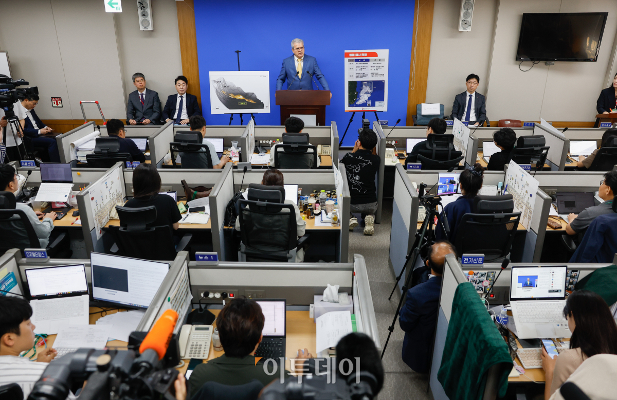 ▲미국 심해 기술 평가 전문 기업 액트지오의 비토르 아브레우 고문이 7일 세종시 정부세종청사 산업통상자원부에서 동해 심해 가스전 개발 관련 발표를 하고 있다. 조현호 기자 hyunho@