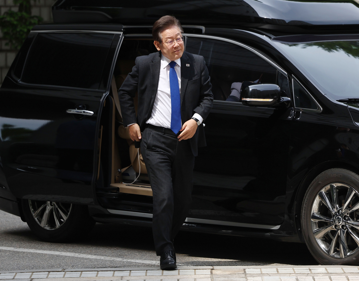 ▲더불어민주당 이재명 대표가 7일 오전 서울 서초구 서울중앙지법에서 열린 '대장동 배임·성남FC 뇌물' 관련 1심 속행 공판에 출석하고 있다. (연합뉴스)