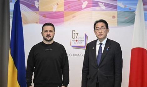 ▲기시다 후미오 일본 총리(오른쪽)와 볼로디미르 젤렌스키 우크라이나 대통령(왼쪽)이 지난해 5월 21일 히로시마에서 양자 회담을 했다. (연합뉴스)