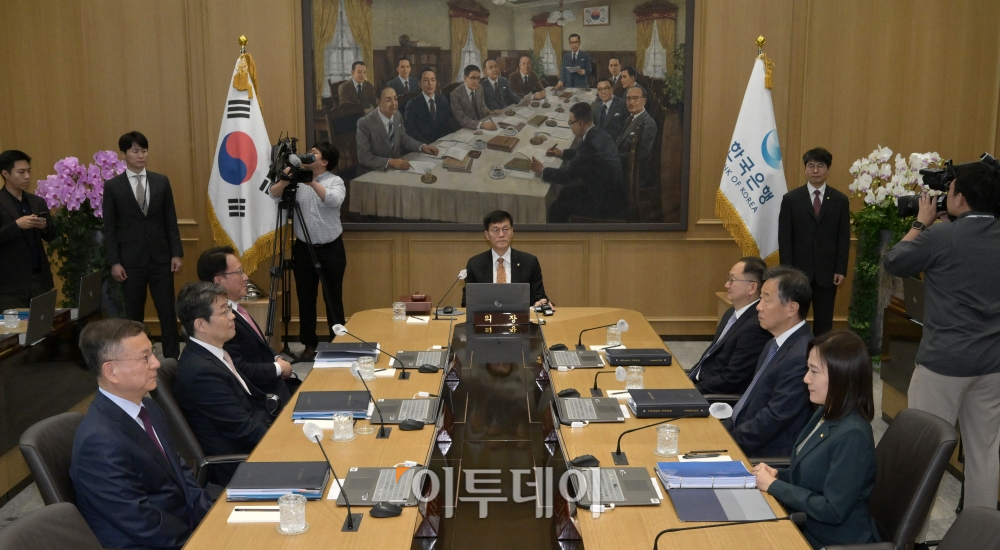 ▲이창용 한국은행 총재가 23일 서울 중구 한국은행 본부에서 열린 금융통화위원회를 주재하고 있다. 2024.05.23. 사진공동취재단 (이투데이DB)