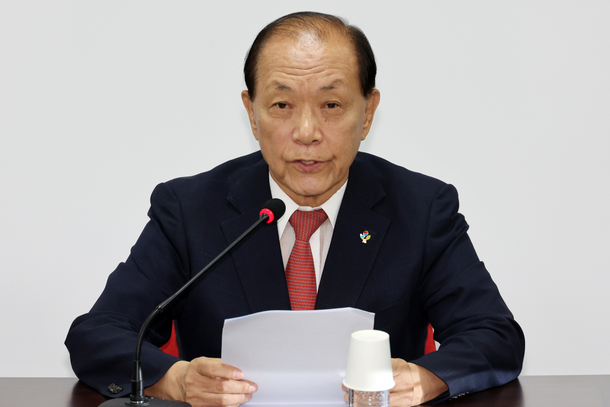 ▲황우여 국민의힘 비상대책위원장이 17일 오전 서울 여의도 중앙당사에서 열린 비상대책위원회의에서 발언하고 있다. (뉴시스)