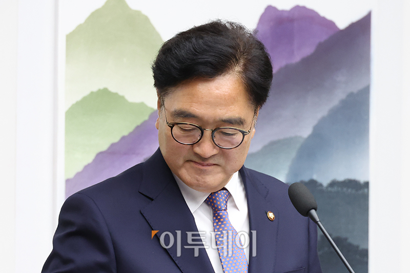 ▲우원식 국회의장이 17일 서울 여의도 국회 의장접견실에서 국회 원구성 관련 기자회견을 하고 있다. 고이란 기자 photoeran@