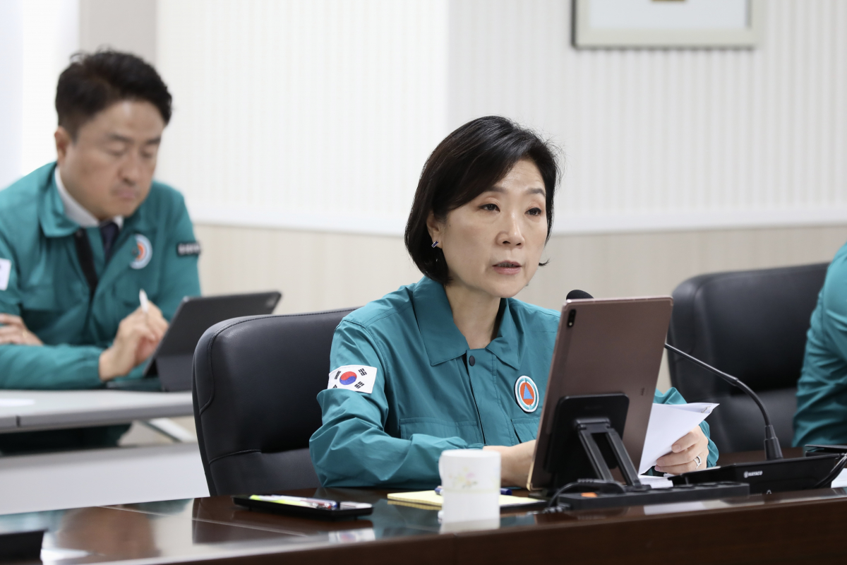 ▲오영주 중소벤처기업부 장관이 17일 세종 중소벤처기업부 청사에서 열린 '여름철 집중호우·태풍 대비 사전점검 회의'에서 모두 발언을 하고 있다. (사진제공=중기부)