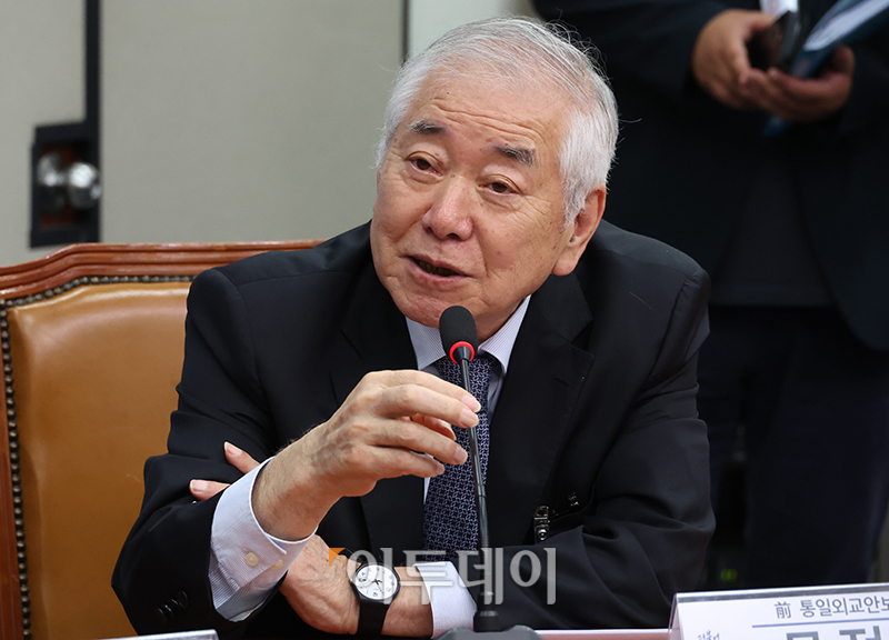 ▲문정인 전 통일외교안보특보가 19일 서울 여의도 국회에서 열린 한반도 긴장 완화를 위한 긴급 간담회에서 발언을 하고 있다. 고이란 기자 photoeran@