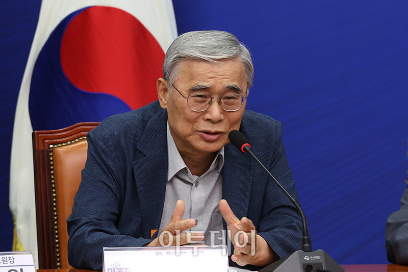 ▲이종석 전 통일부 장관이 19일 서울 여의도 국회에서 열린 한반도 긴장 완화를 위한 긴급 간담회에서 발언을 하고 있다. 고이란 기자 photoeran@