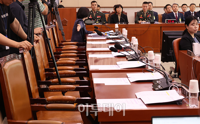 ▲21일 서울 여의도 국회 법제사법위원회에서 열린 순직 해병 수사 방해 및 사건 은폐 등의 진상규명을 위한 특별검사의 임명 등에 관한 법률안 관련 입법청문회에 국민의힘 의원들이 불참해 자리가 비어있다. 고이란 기자 photoeran@