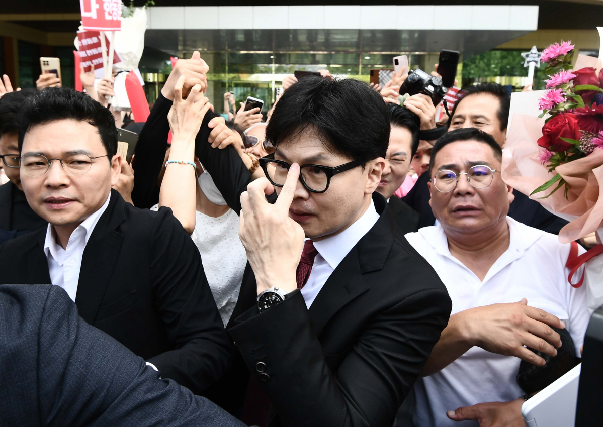 ▲한동훈 전 국민의힘 비상대책위원장이 23일 서울 여의도 국회에서 당대표 출마선언을 마친 뒤 소통관을 나서고 있다. 신태현 기자 holjjak@