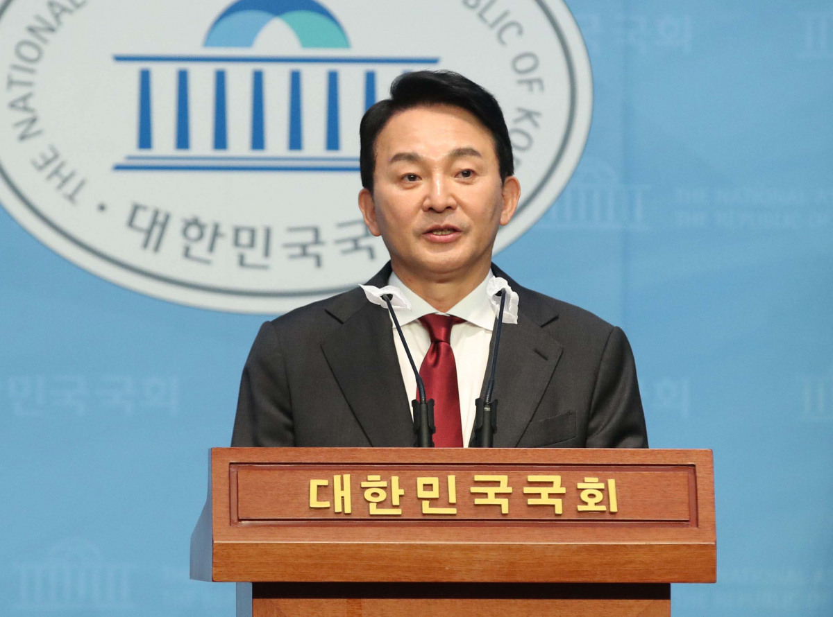 ▲원희룡 전 국토교통부 장관이 23일 서울 여의도 국회 소통관에서 국민의힘 당대표 출마선언을 하고 있다. 신태현 기자 holjjak@