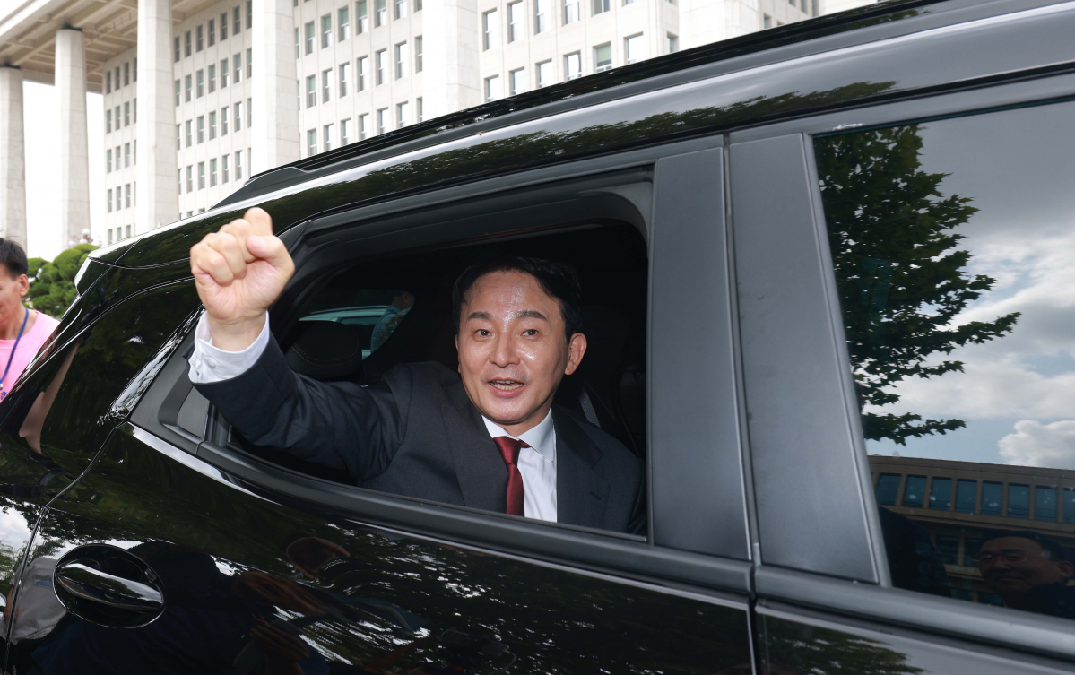 ▲원희룡 전 국토교통부 장관이 23일 서울 여의도 국회에서 국민의힘 당대표 출마선언을 마친 뒤 소통관을 나서고 있다. 신태현 기자 holjjak@