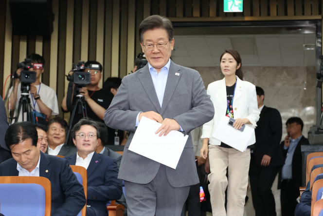 ▲더불어민주당 이재명 대표가 20일 오후 서울 여의도 국회에서 열린 긴급 의원총회에 참석하고 있다. (연합뉴스)