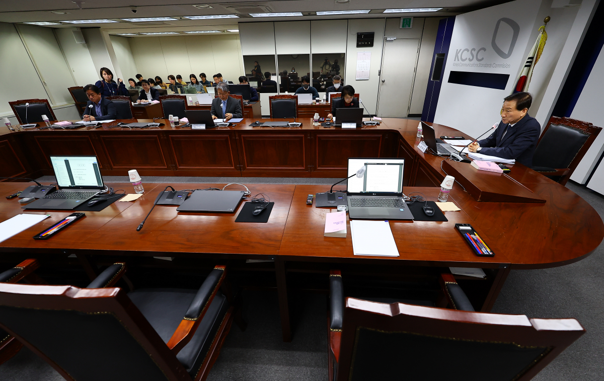 ▲류희림 방송통신심의위원회 위원장이 5일 서울 양천구 방송통신심의위원회에서 열린 제7차 방송심의소위원회 정기 회의에 참석해 있다. 2024.03.05.  (뉴시스)