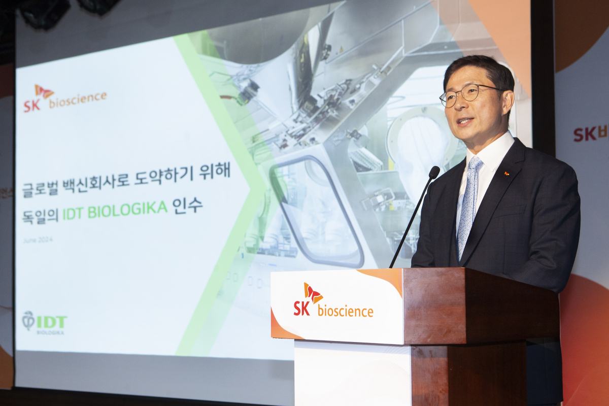 ▲안재용 SK바이오사이언스 사장이 27일 오전 서울 명동 은행회관에서 열린 기자간담회에서 독일 IDT 바이오로지카의 인수 배경을 설명하고 있다. (사진제공=SK바이오사이언스)