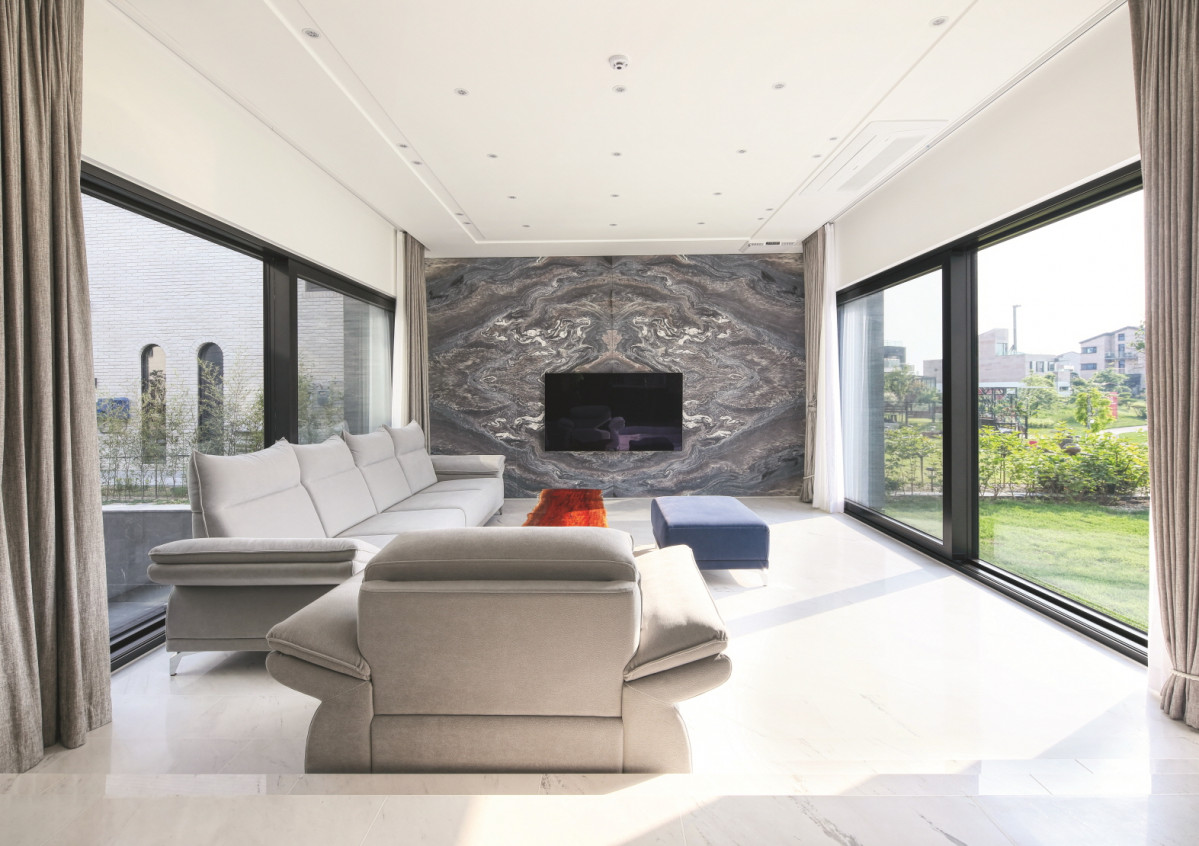 ▲이건창호의 패시브시리즈(ESS 250 LS)가 적용된 거실 공간 이미지. (사진제공=이건창호)