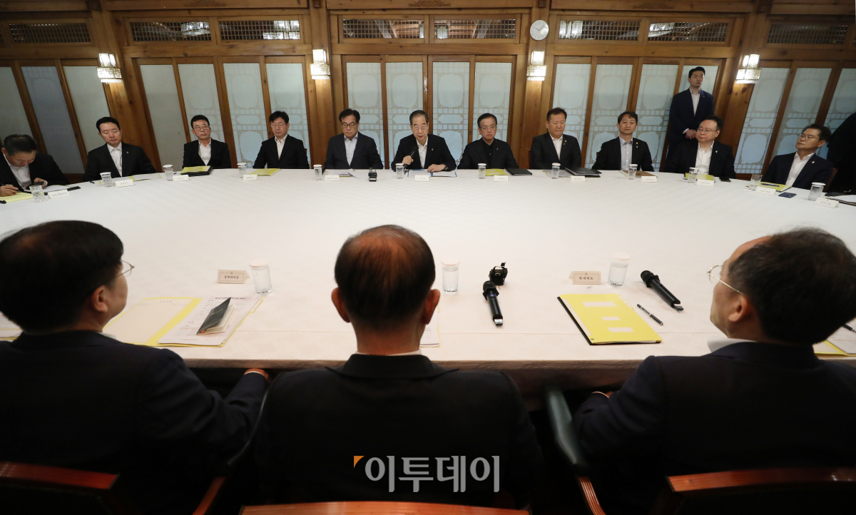 ▲한덕수 국무총리가 30일 서울 종로구 삼청동 국무총리공관에서 열린 제19차 고위당정협의회에서 인사말을 하고 있다. 조현호 기자 hyunho@