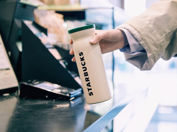 ▲스타벅스 코리아는 10일 개인 다회용 컵을 이용하는 고객에게 별 1개를 추가로 제공하는 ‘일(1)회용 컵 없는(0) 날’ 캠페인을 전개한다. (사진제공=스타벅스)